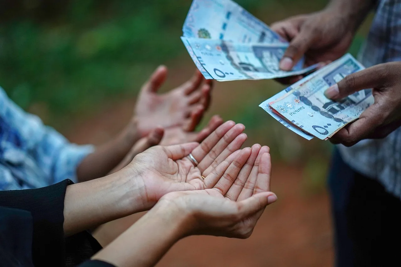 currency, saudi arabia, adult, arabia, bank, business, buying, cut out, finance, finance and economy, giving, gulf cooperation council, hand, holding, horizontal, human body part, human hand, islam, men, number 500, part of, people, persian gulf countries, saudi arabia, saudi arabia, saudi arabia, saudi arabia, saudi arabia. Monthly giving programs in Canada: benchmarks smaller shops can use