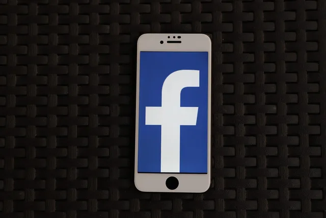 iphone, smartphone, social media, phone, mobile phone, icon, display, app, social networks, internet, social, facebook. Practical nonprofit social media examples for planning ahead